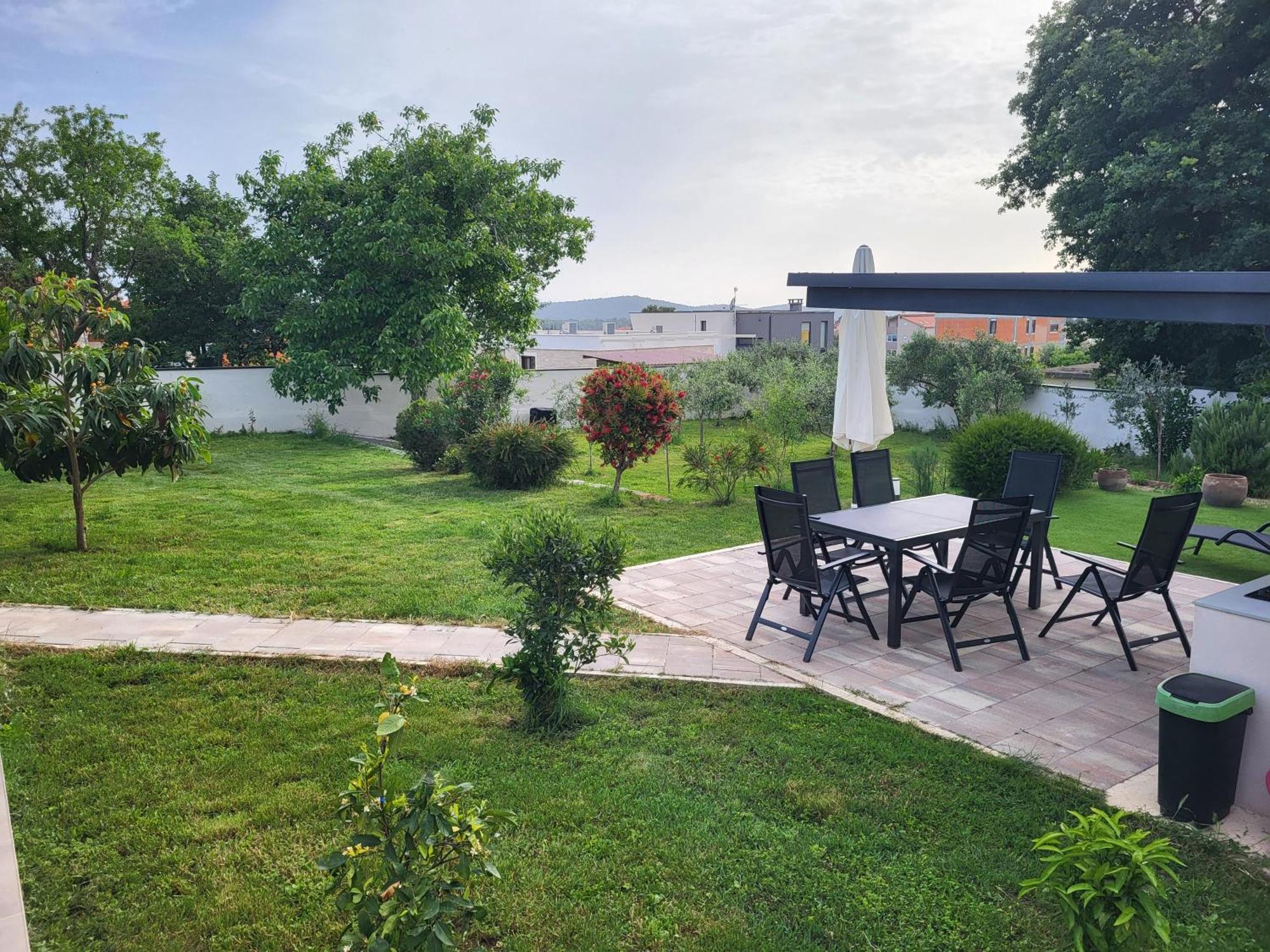 Guest House Tika Medulin Extérieur photo